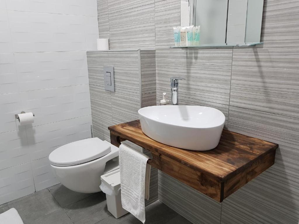 Airport Guest House Or Yehuda 외부 사진