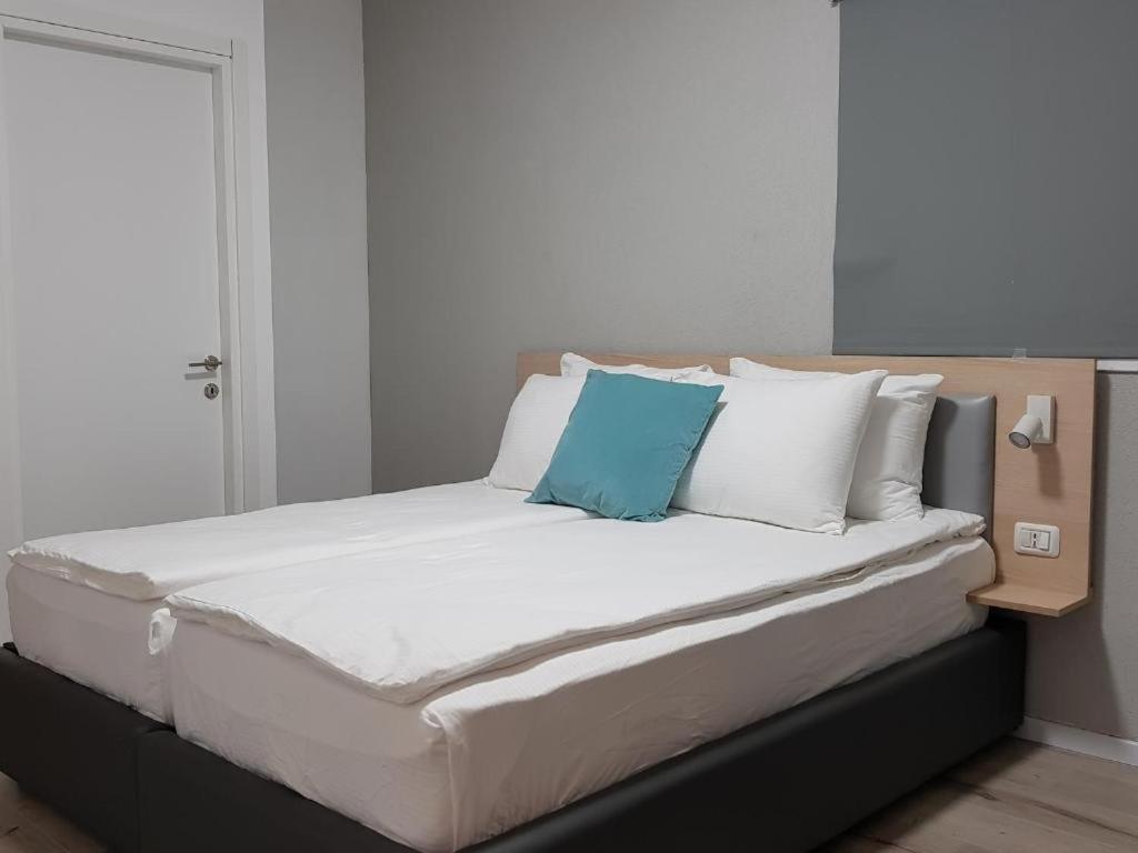 Airport Guest House Or Yehuda 외부 사진