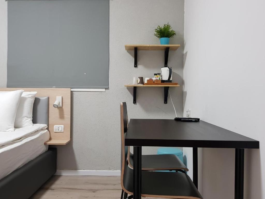 Airport Guest House Or Yehuda 외부 사진