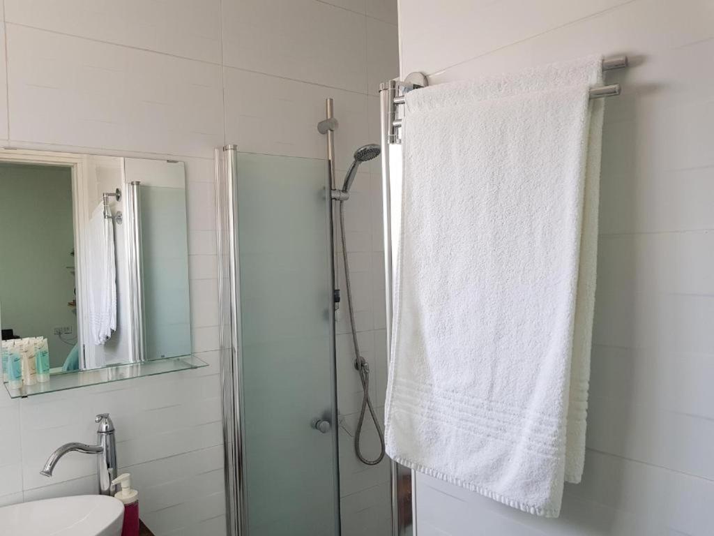 Airport Guest House Or Yehuda 외부 사진