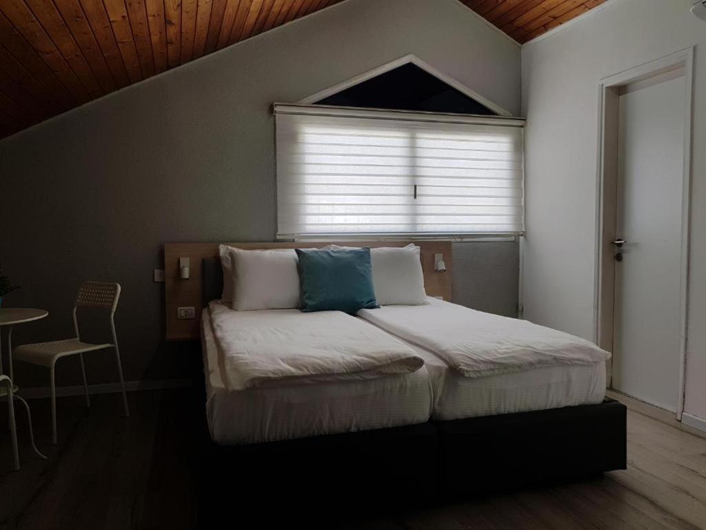 Airport Guest House Or Yehuda 객실 사진